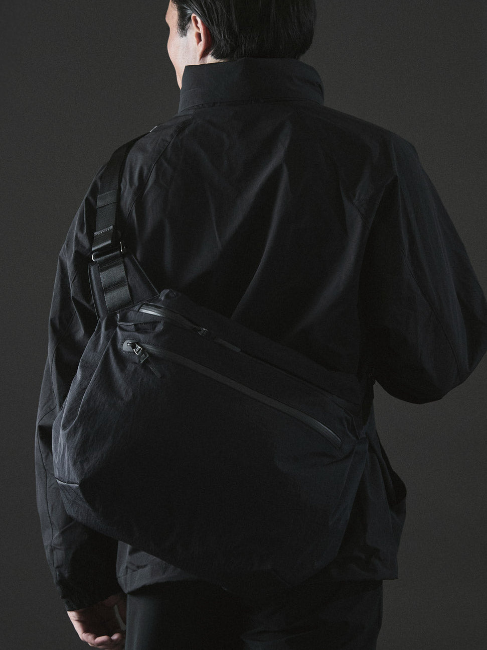 DOUGLAS | 15L EVERYDAY SHOULDER BAG
