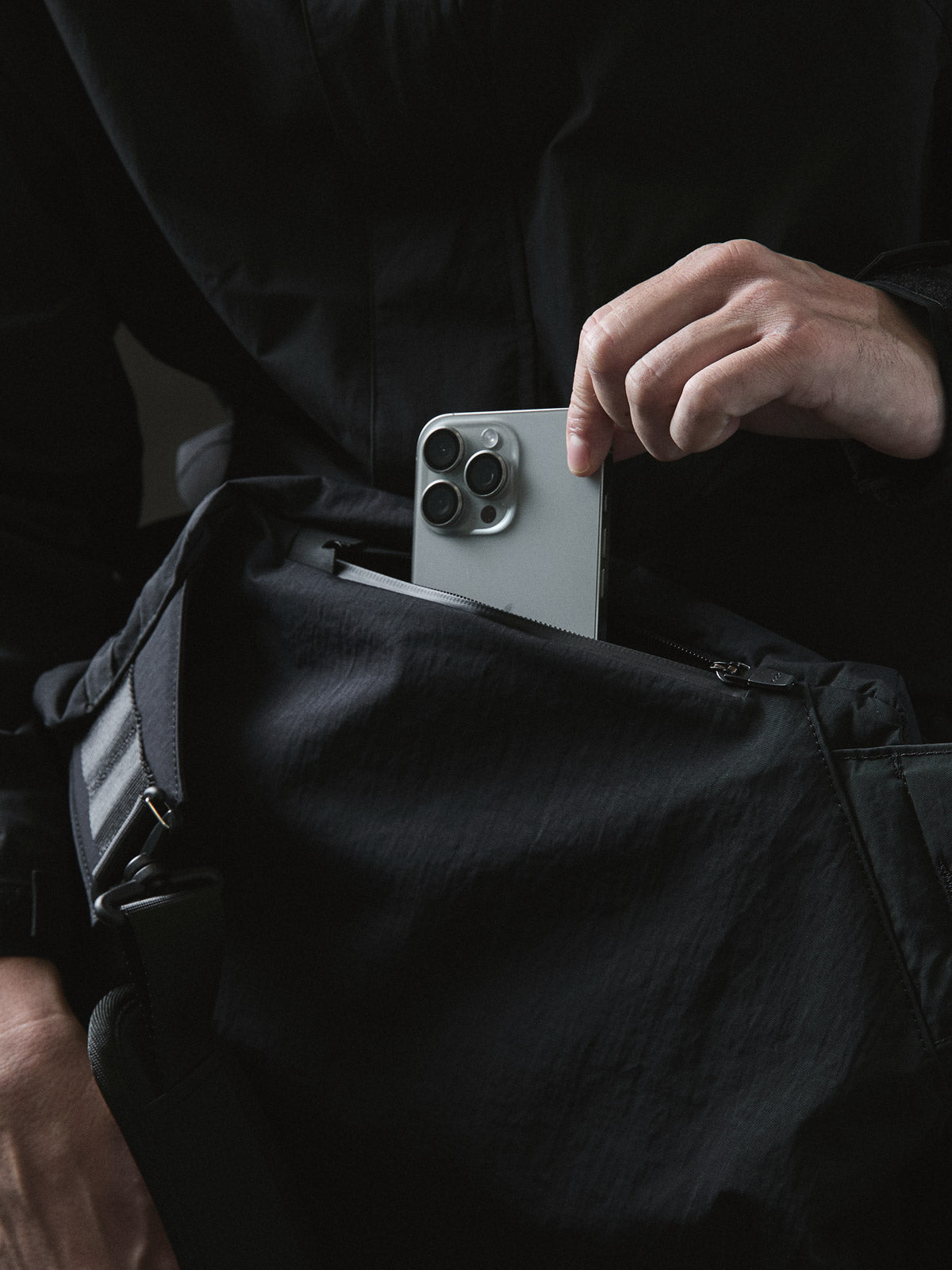 DOUGLAS | 15L EVERYDAY SHOULDER BAG