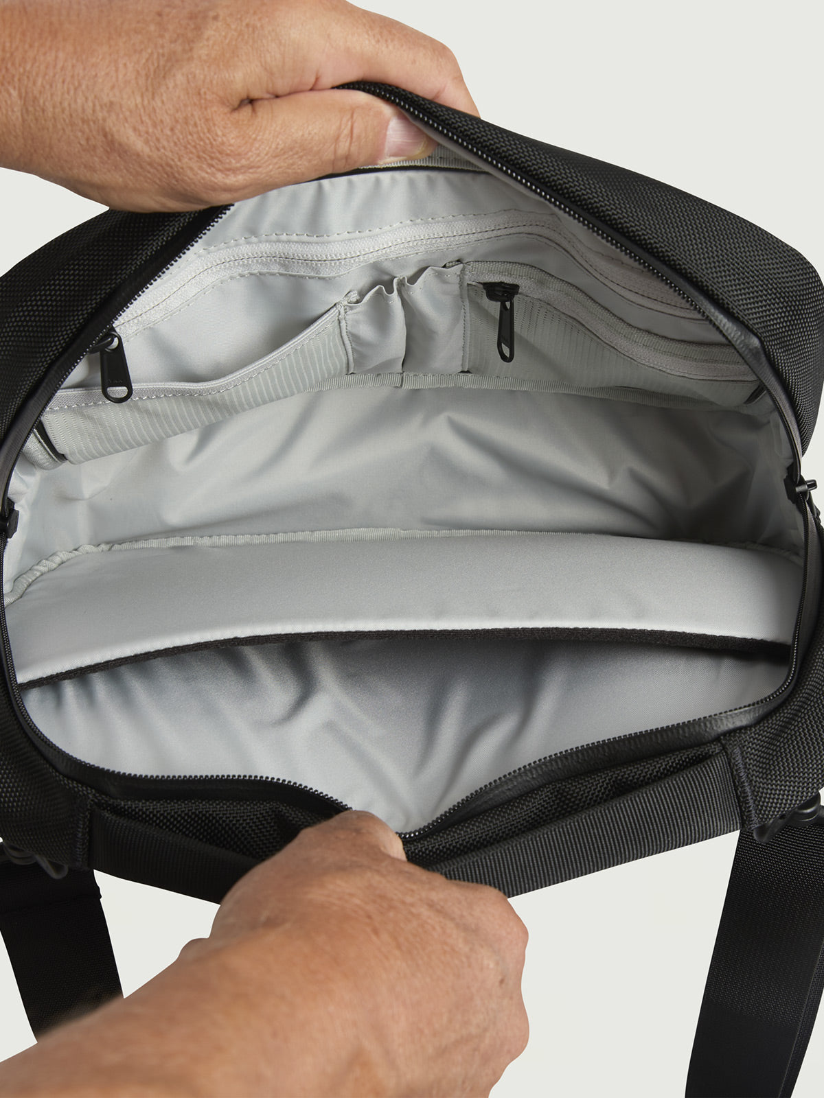 MALCOLM / 8L Sling Pack 1680D Cordura® Ballistic