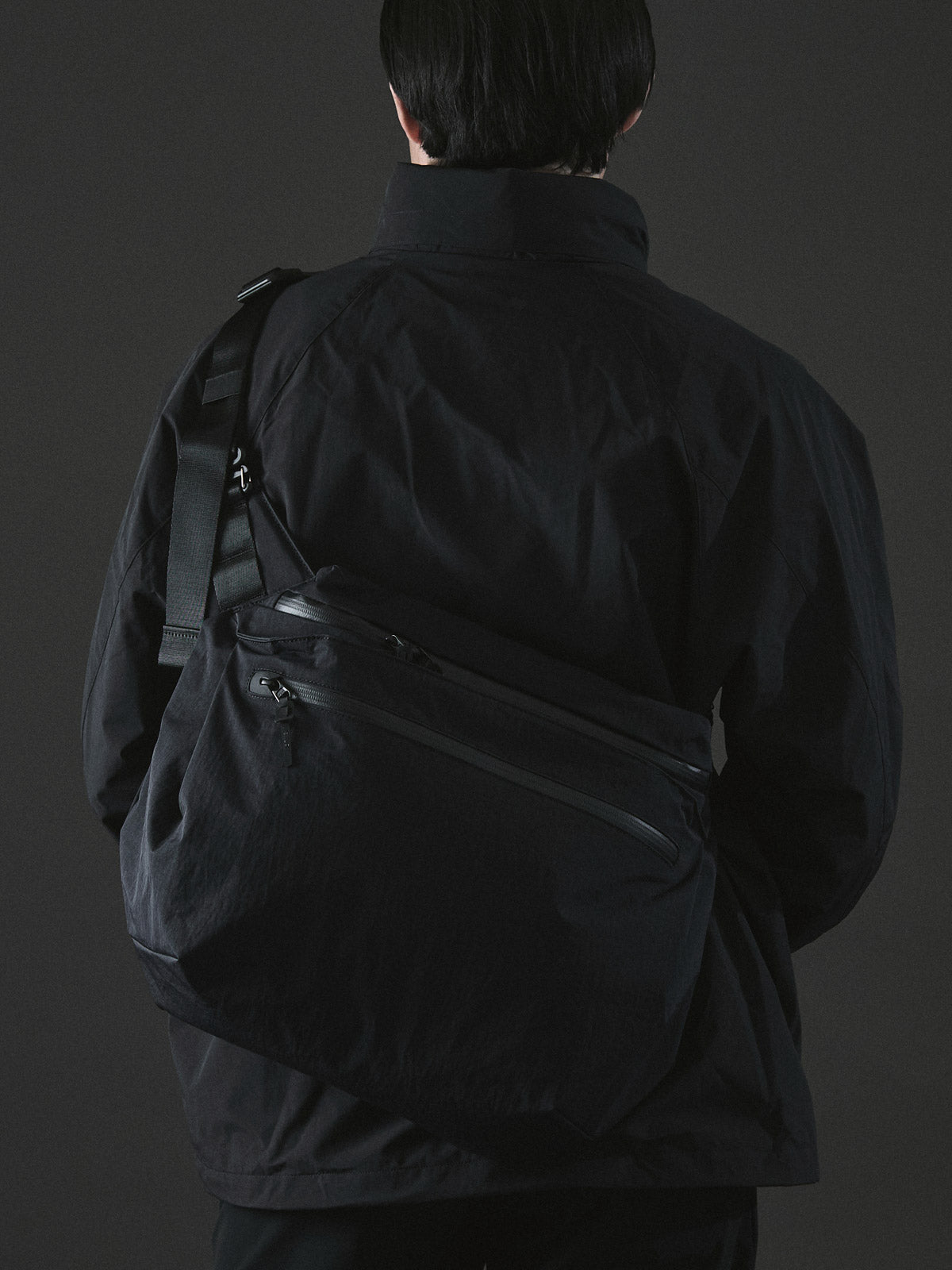 DOUGLAS | 15L EVERYDAY SHOULDER BAG
