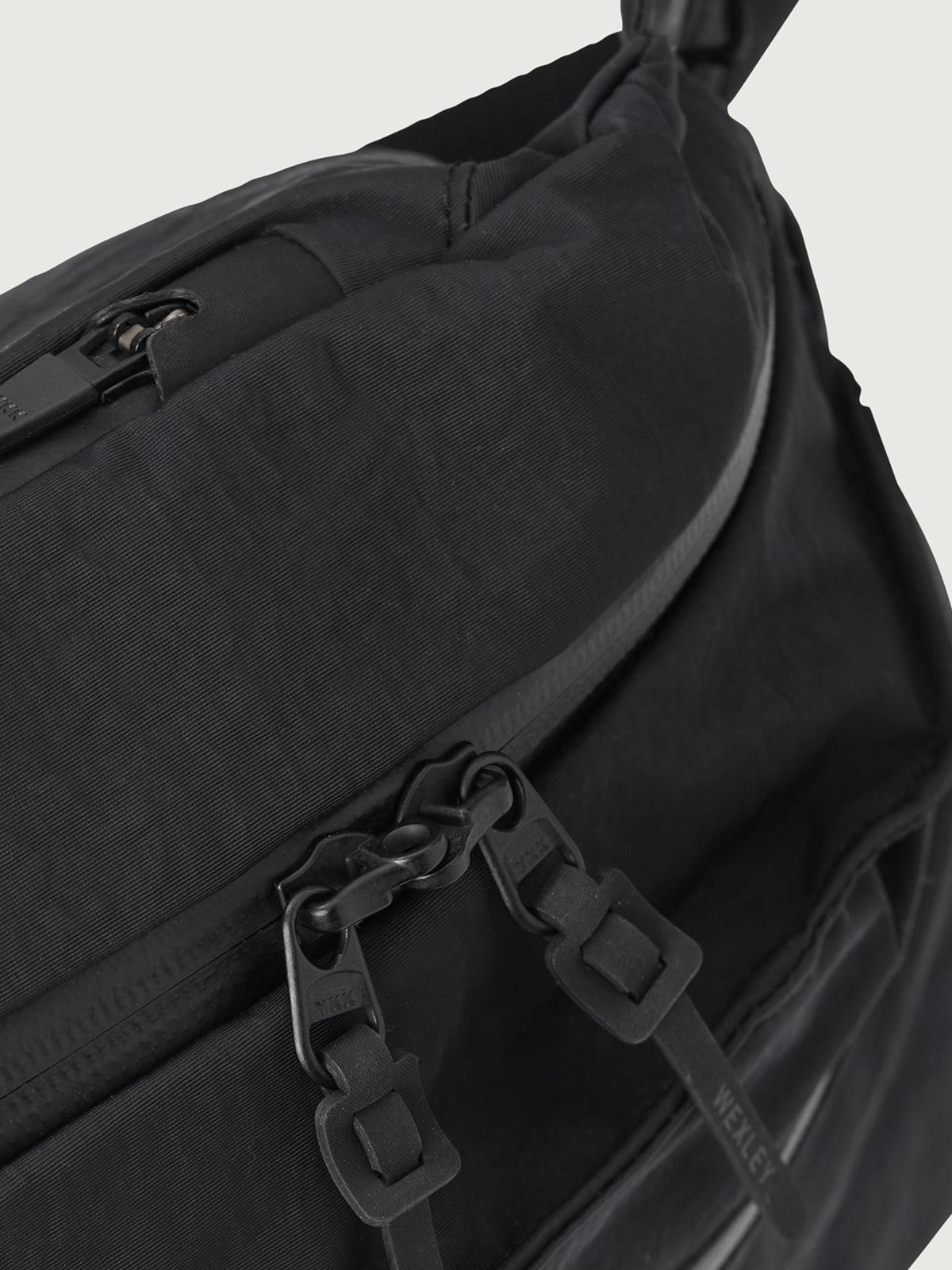 DOUGLAS | 15L EVERYDAY SHOULDER BAG